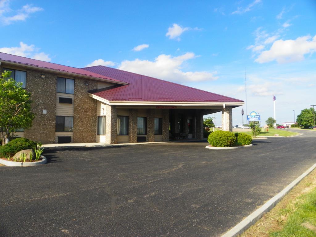 Royalton Inn & Suites Upper Sandusky Exterior foto