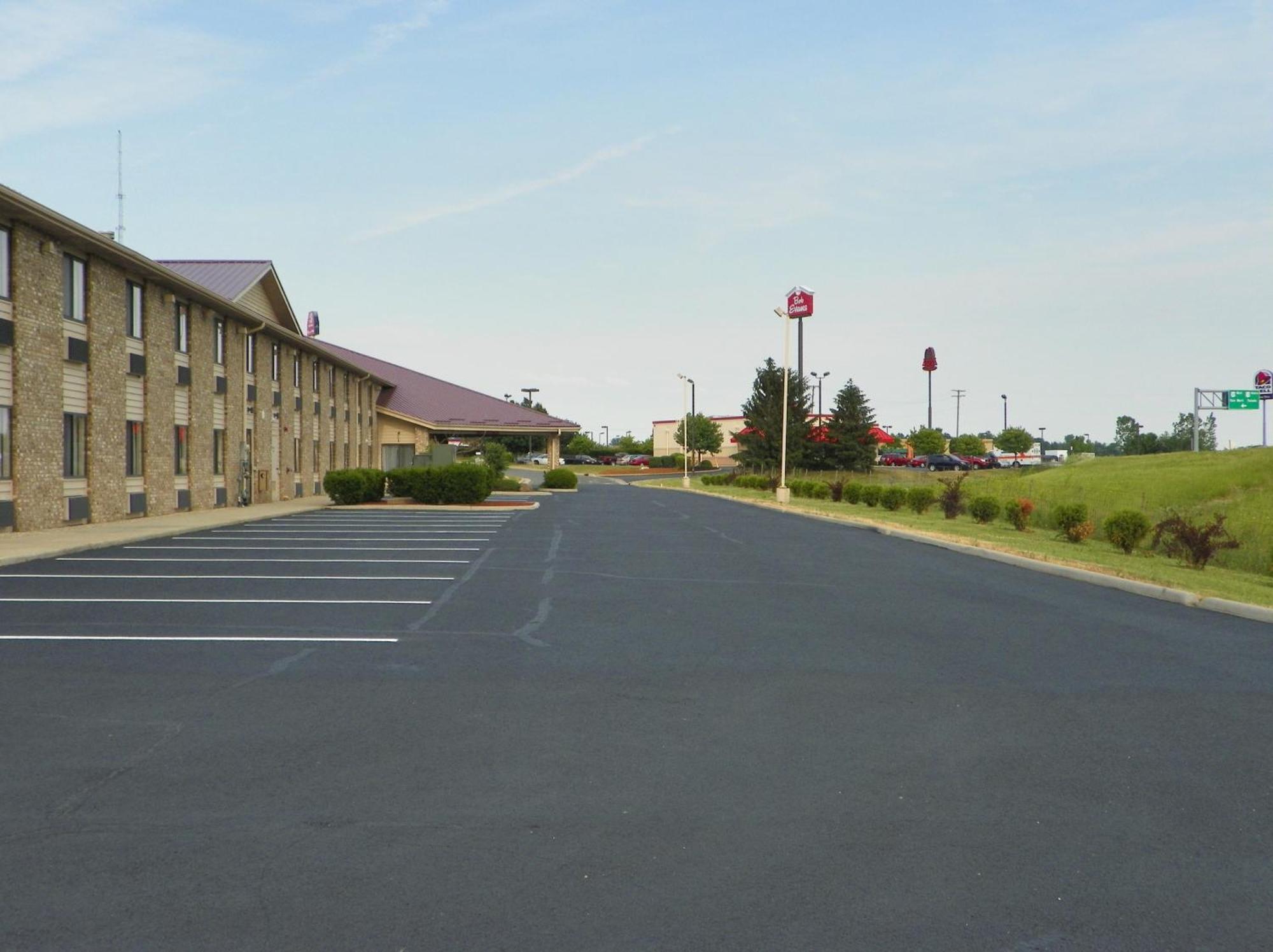 Royalton Inn & Suites Upper Sandusky Exterior foto